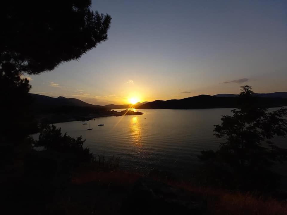 Ruralrut En El Tiemblo Precios Especiales A Partir De 7 Noches, Wifi, Cabina De Hidromasaje, Aire Acondicionado, Zonas De Bano Naturales Cercanas Εξωτερικό φωτογραφία