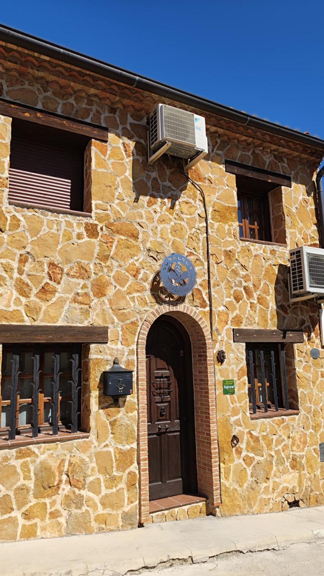 Ruralrut-El Tiemblo Wifi, Cabina De Hidromasaje, Aire Acondicionado Y A Pocos Metros De Zonas De Bano Naturales Εξωτερικό φωτογραφία